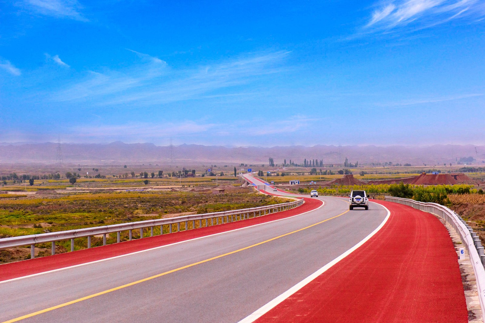 水性EAU彩色防滑路面_案例推荐_甘肃景泰县黄河石林公路